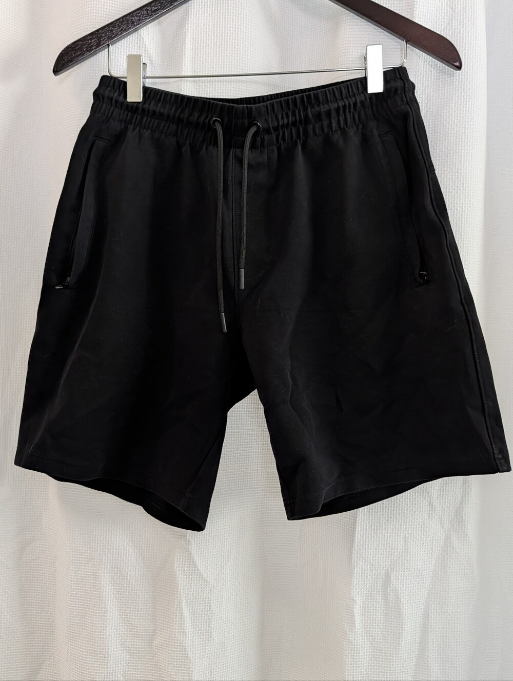 Old Navy Dynamic Fleece Men's Black Drawstring Shorts With Zipping Pockets